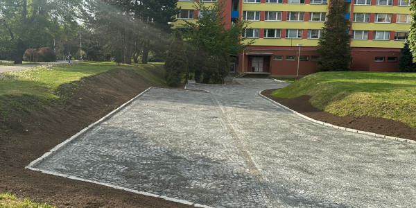 Oprava povrchu komunikací v parku za Mírovým náměstím