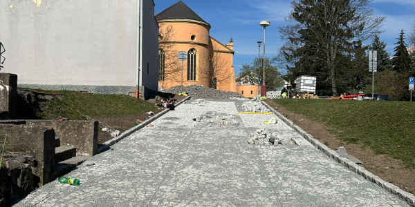 Oprava povrchu komunikací v parku za Mírovým náměstím