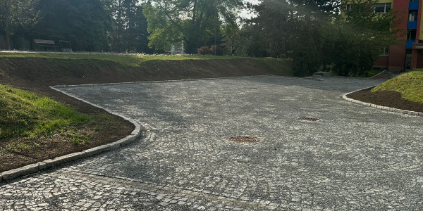 Oprava povrchu komunikací v parku za Mírovým náměstím