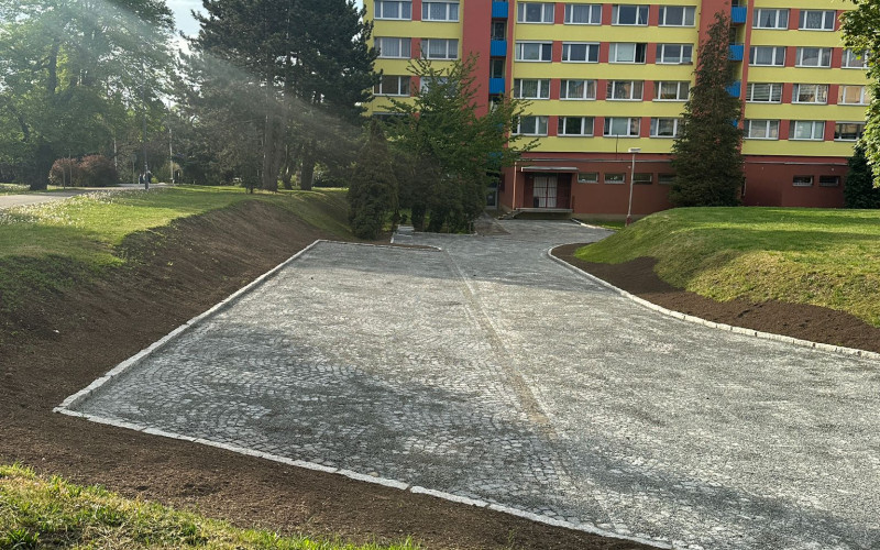 Oprava povrchu komunikací v parku za Mírovým náměstím