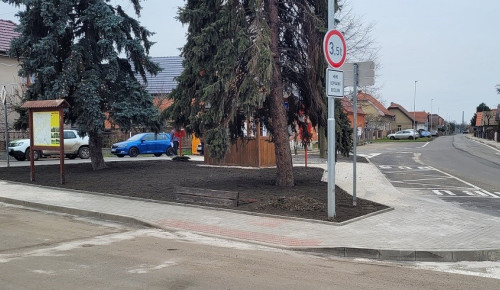 Chodník podél silnice III/3325 (ulice Hlavní) ve Vanovicích