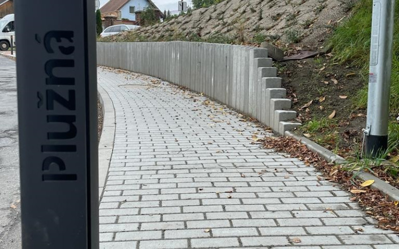 Výstavba a rekonstrukce chodníků Plužná