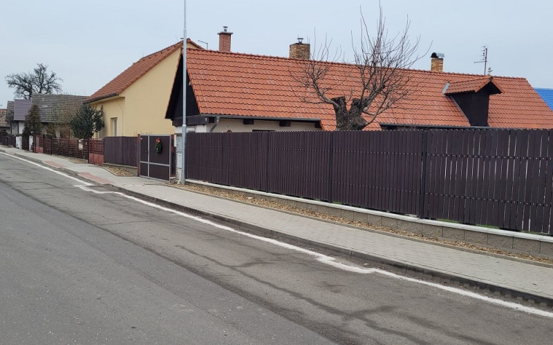 Chodník podél silnice III/3325 (ulice Hlavní) ve Vanovicích