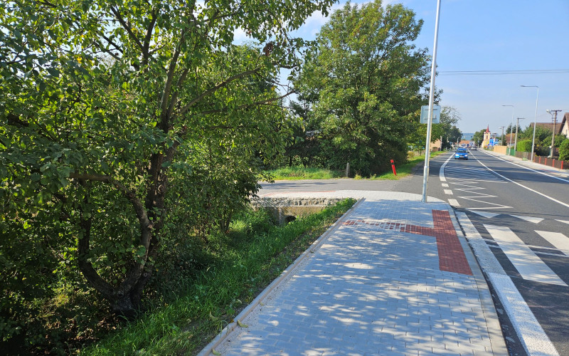 Židněves - chodníky podél I/16 včetně autobusových zálivů a přechodů